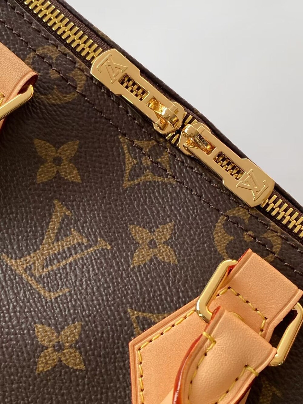 Louis Vuitton Speedy Bandouliere Handbag with Monogram Canvas and Gold Hardware - Picture 6 of 9